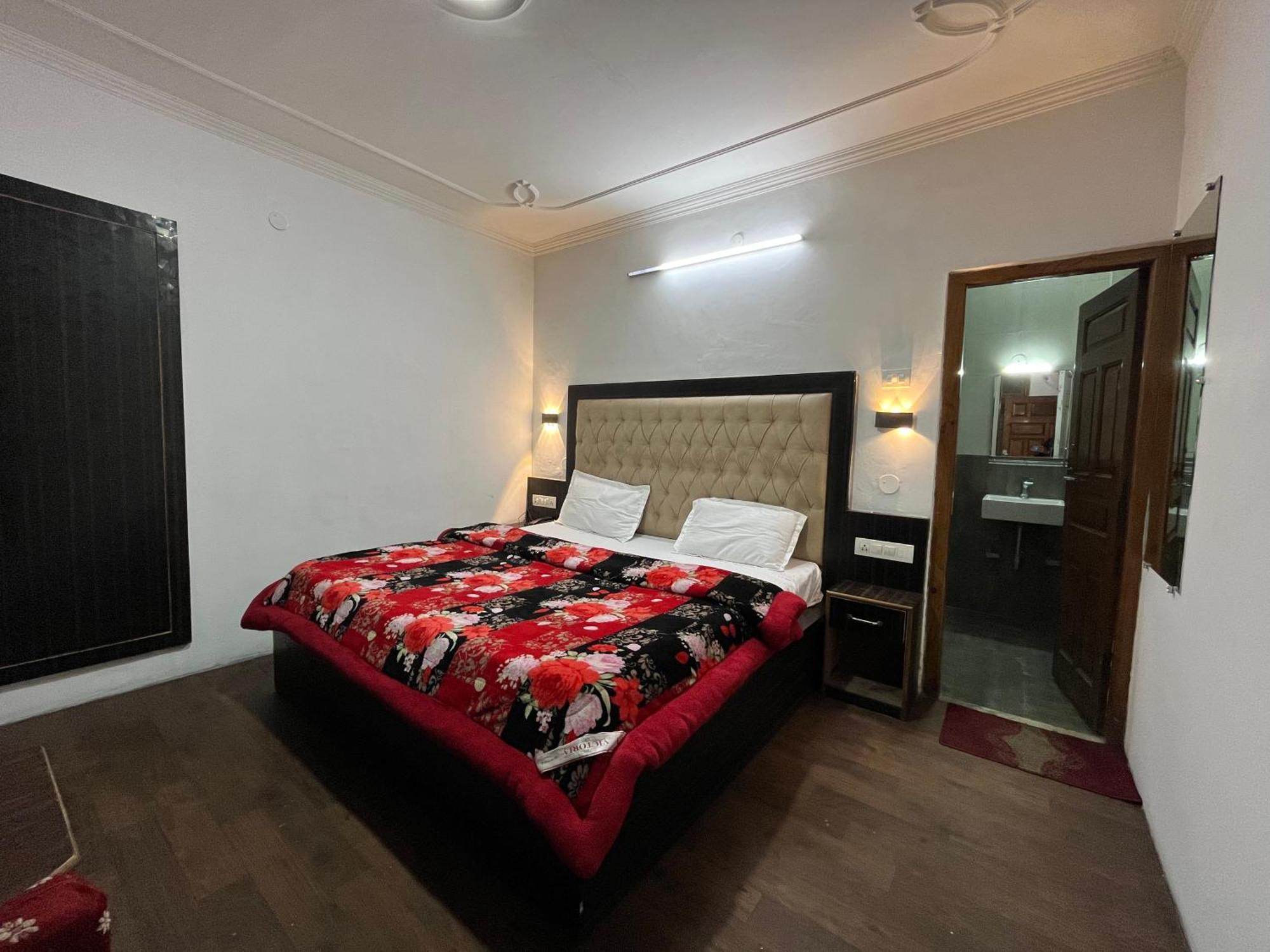 Hotel Premier Mall Road Manali Exterior photo