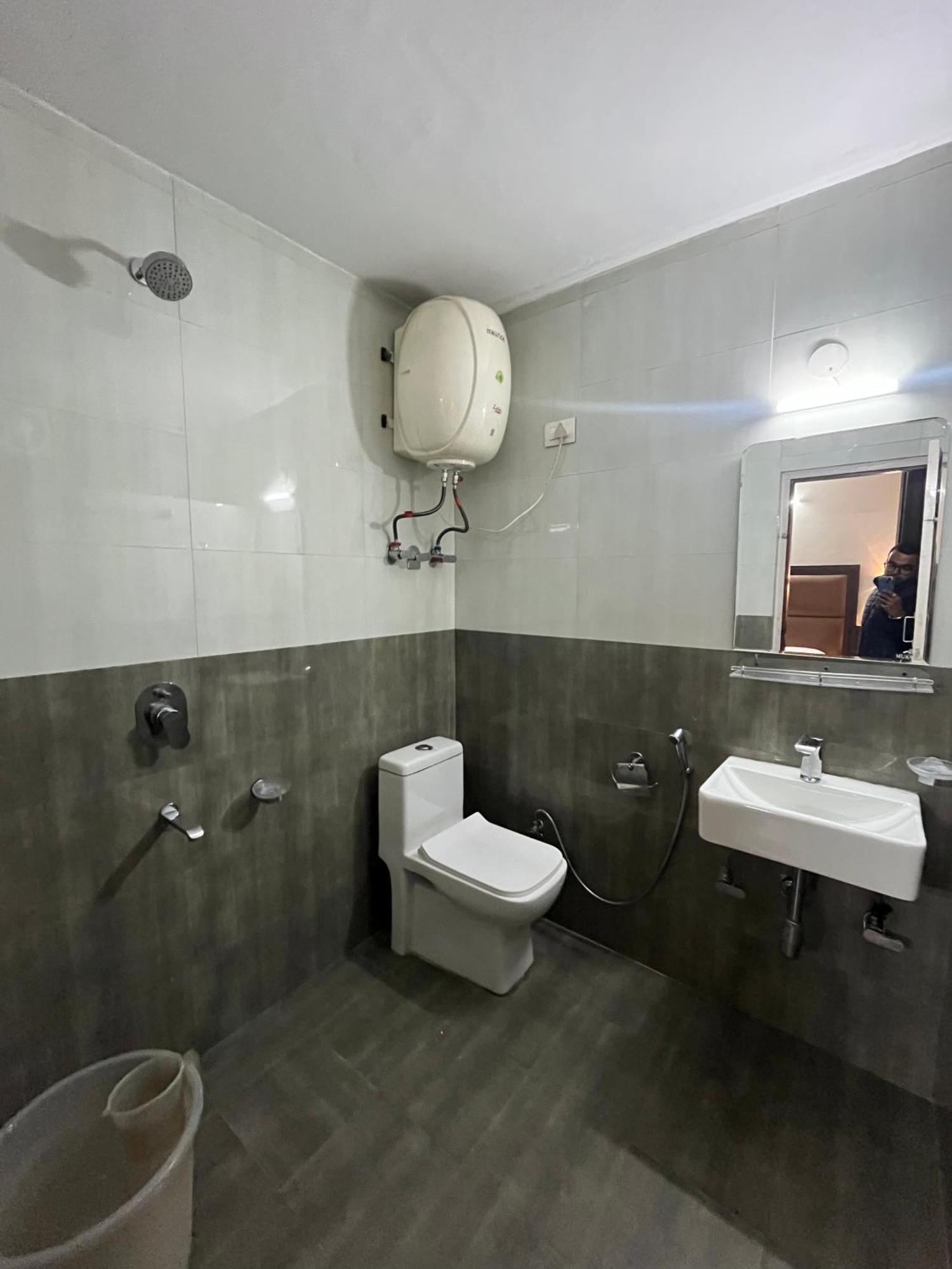 Hotel Premier Mall Road Manali Exterior photo