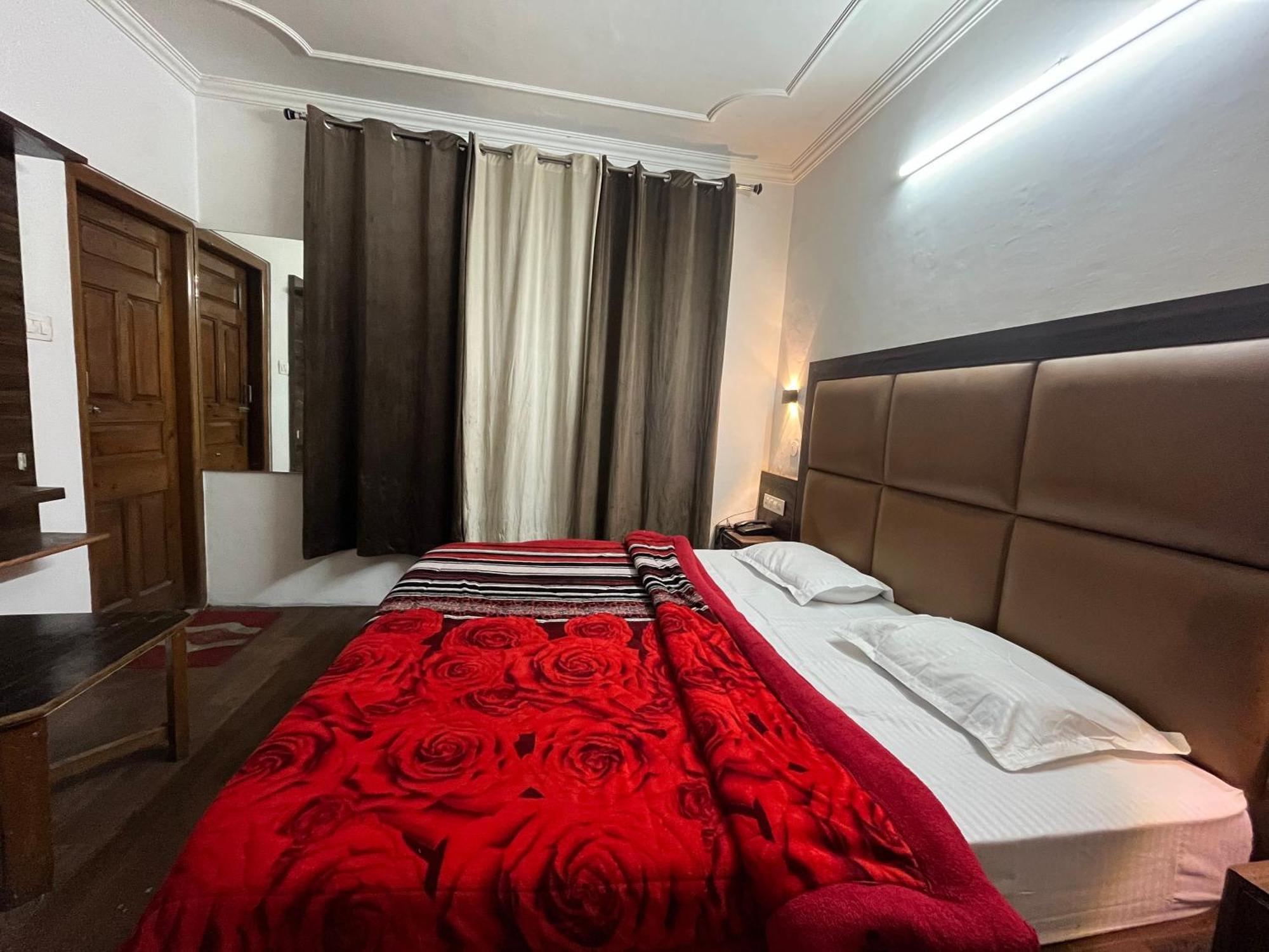 Hotel Premier Mall Road Manali Exterior photo