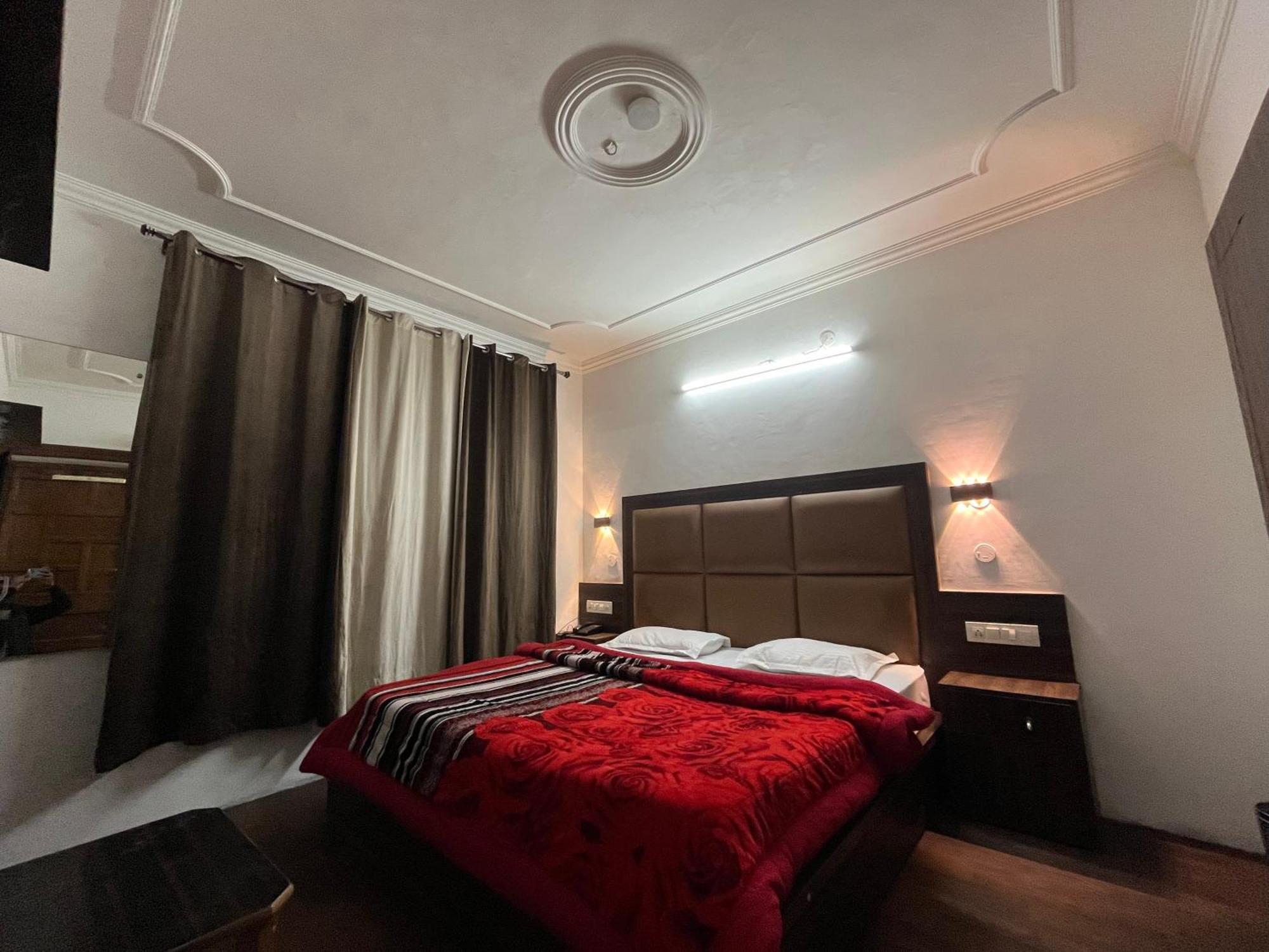 Hotel Premier Mall Road Manali Exterior photo