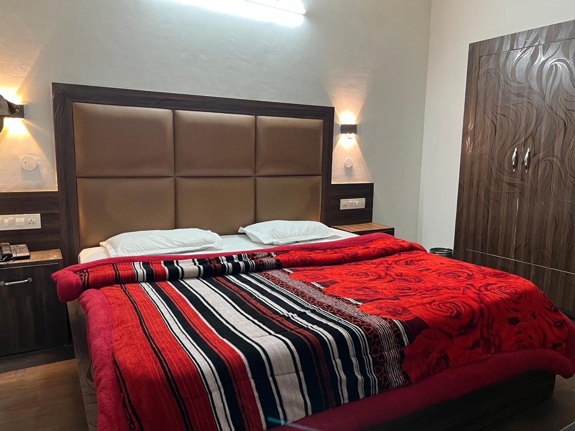 Hotel Premier Mall Road Manali Exterior photo