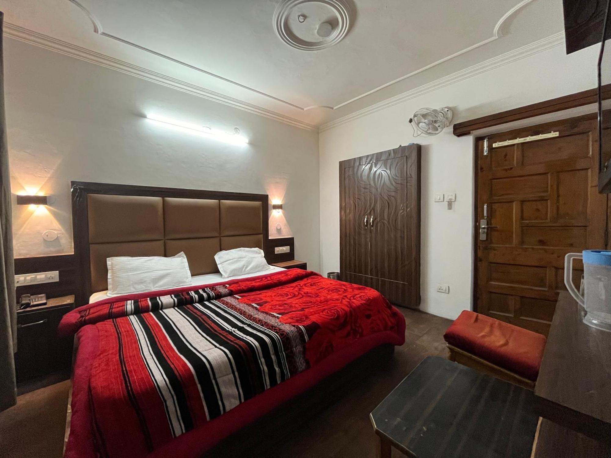Hotel Premier Mall Road Manali Exterior photo